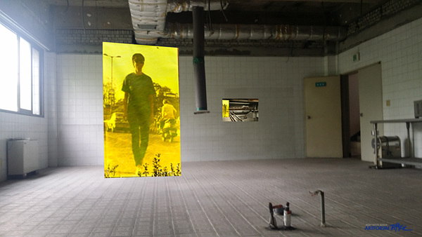 14. 배희경_고요한 행진-부천, 한국(Silent March-Bucheon, Korea), 디지털 프린트에 아크릴 채색(Acrylic on digital print), 221x147cm, 2015